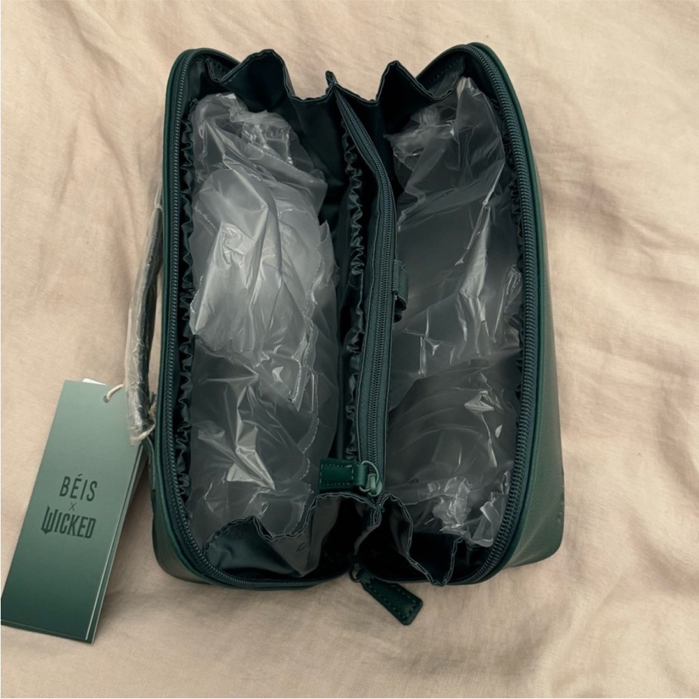 BEIS x Wicked Green Toiletry Bag nwt - Picture 8 of 8
